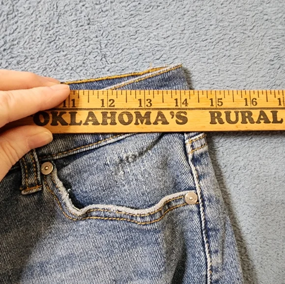 Kendall + Kylie Shorts 7/28 The Icon Short Distressed Cut Off Denim Blue Size 28 - Picture 4 of 9